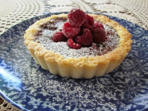raspberry macaroon tarts